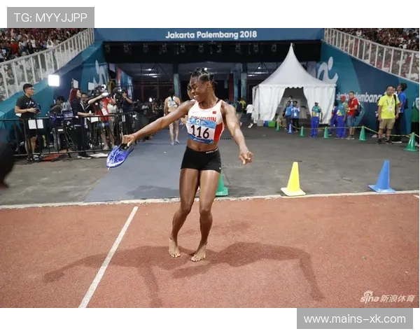 女子百米大战跑出惊人 10.65